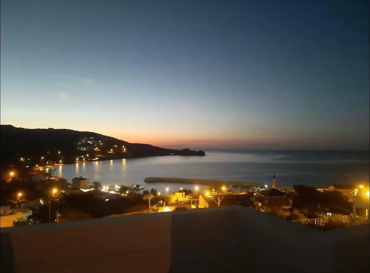 Karaburun'Da Deniz Manzarali Ferah Dubleks Villa