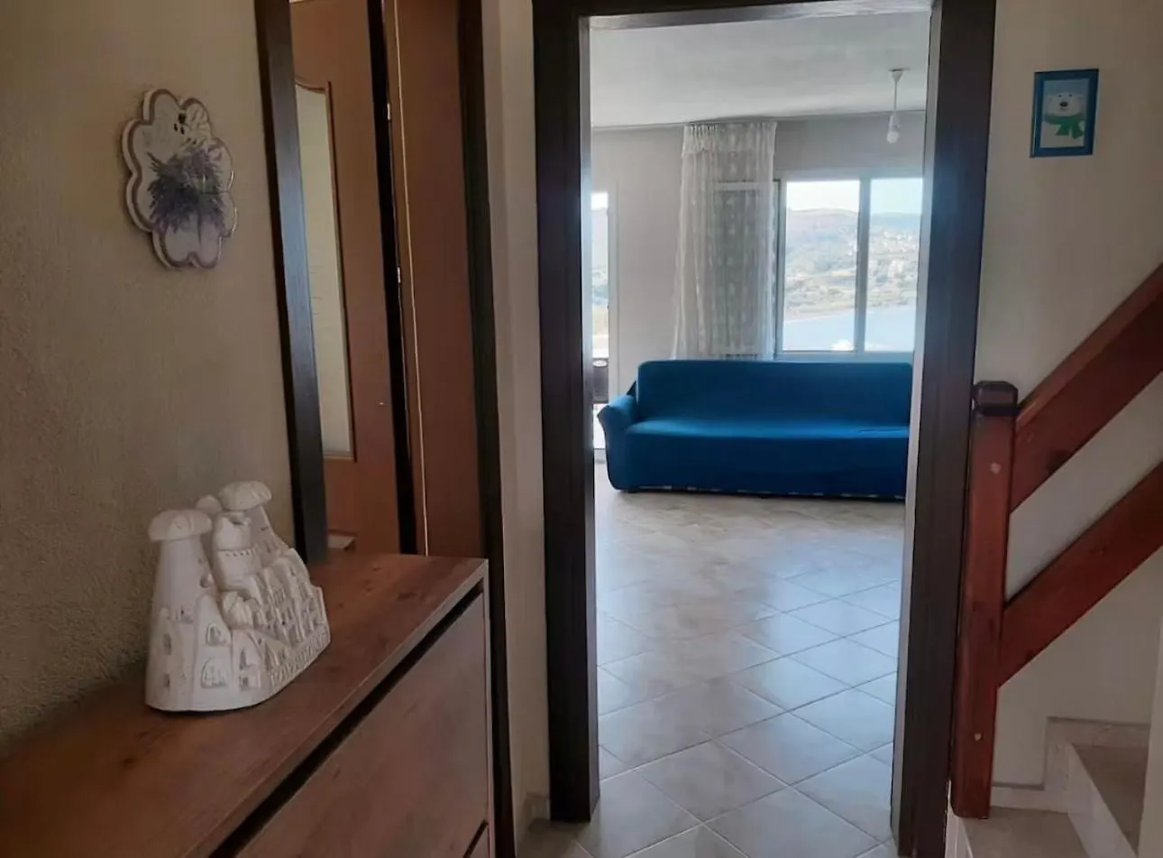 Karaburun'Da Deniz Manzarali Ferah Dubleks Villa